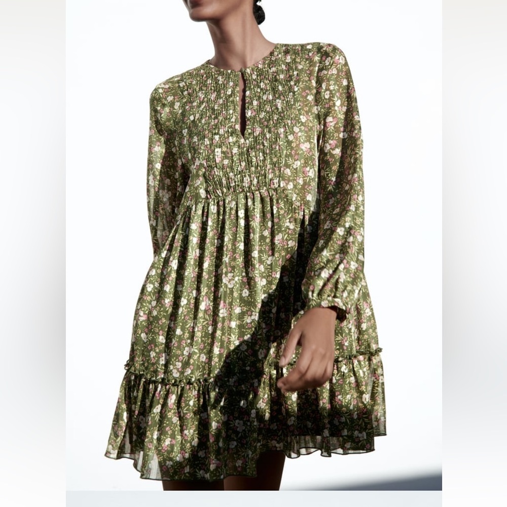 Zara NWT S floral print dress with long sleeves. Flounced hem.